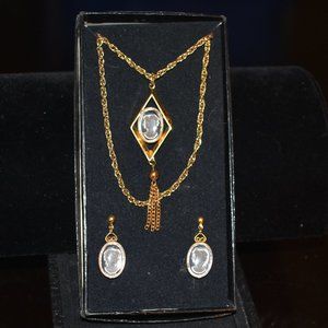 Clear Reverse Carved Cameo Necklace W/ Pierced Earrings.